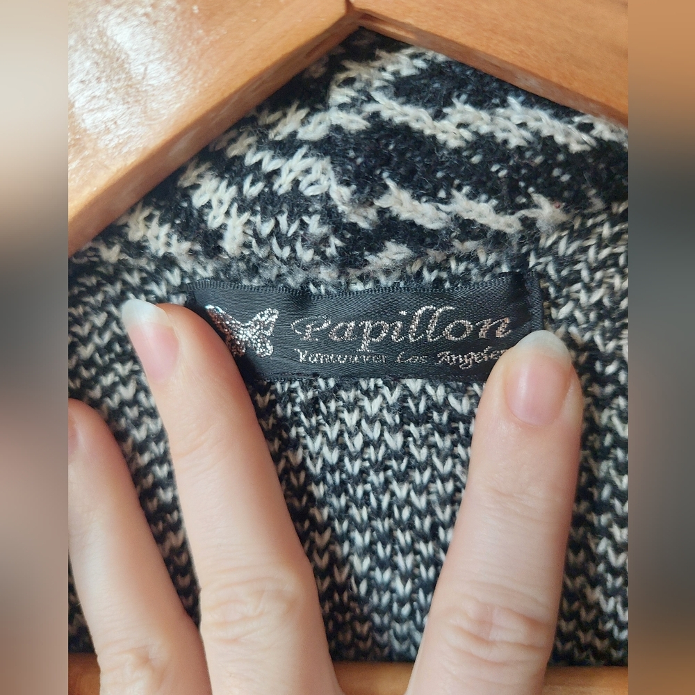 Bold Pattern Cardigan - Picture 2 of 4